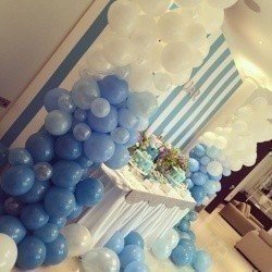 Колонна из шаров «Синий и белый»
